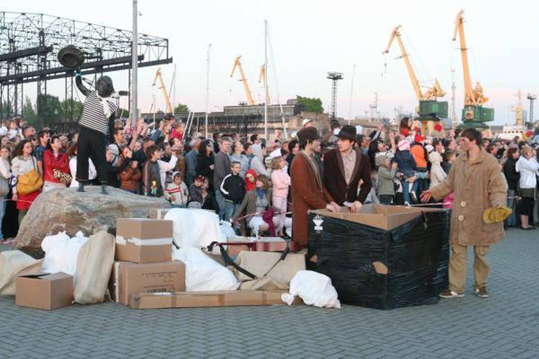 Laivų paradas: fiesta su trenksmais