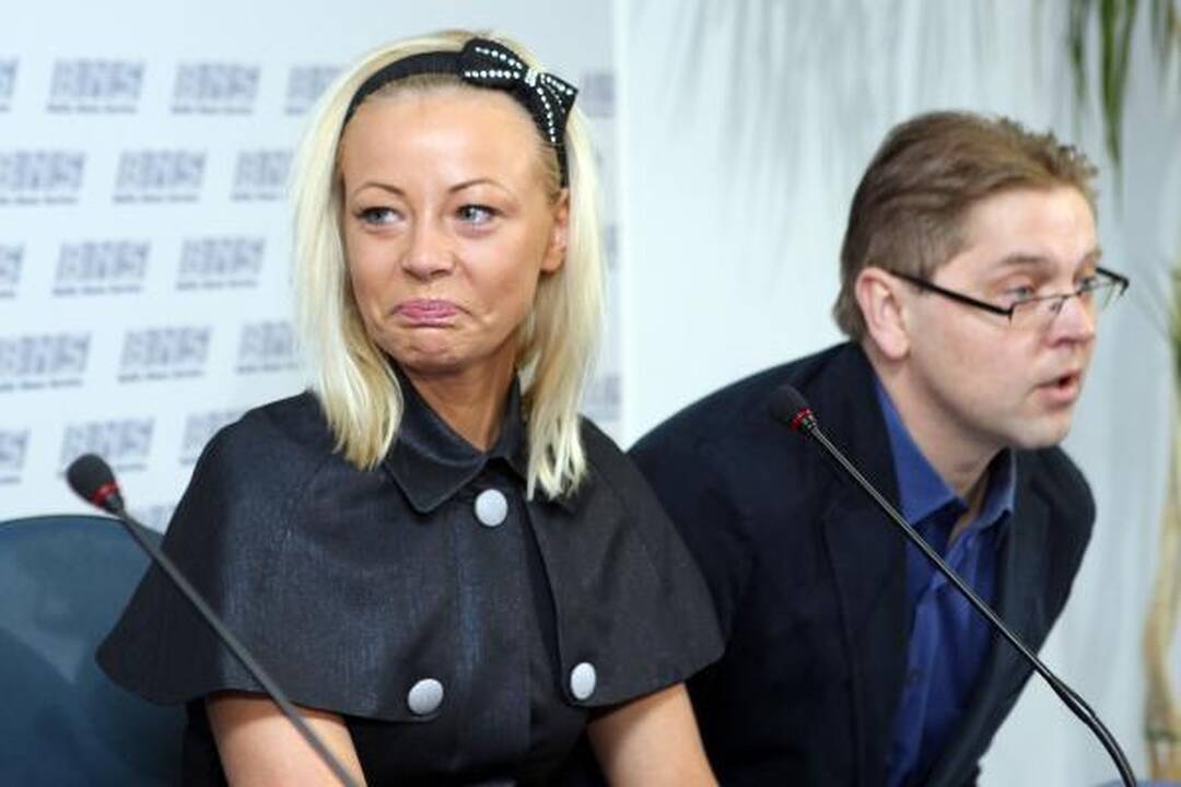 Seriale save vaidinsianti dainininkė Mia žada atskleisti, kas nori ją nužudyti