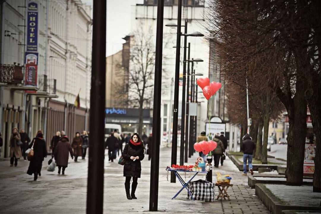 Meilės dieną Kaune – pustuštė Rotušė ir gėlių pirkimo bumas
