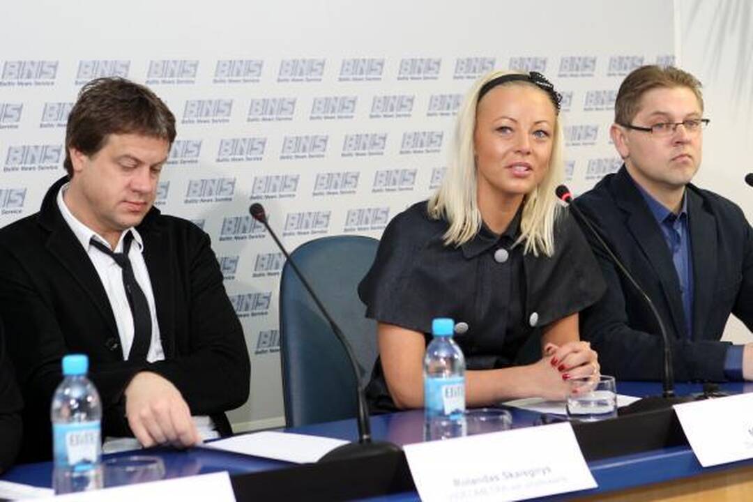 Seriale save vaidinsianti dainininkė Mia žada atskleisti, kas nori ją nužudyti