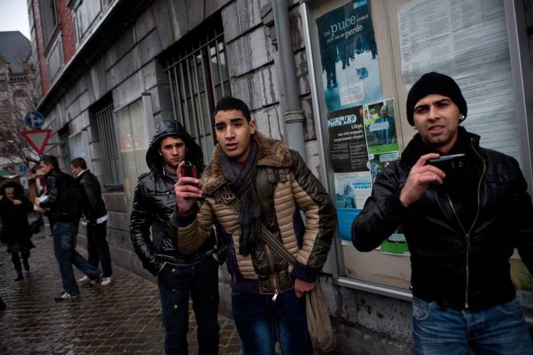 Belgijos miesto centre - mirtini sprogimai ir šūviai (atnaujinta)