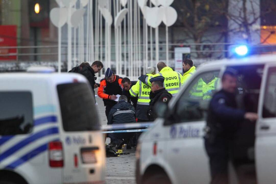 Belgijos miesto centre - mirtini sprogimai ir šūviai (atnaujinta)