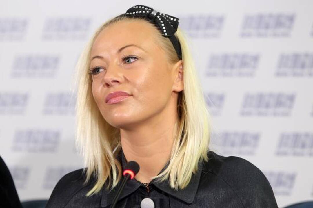 Seriale save vaidinsianti dainininkė Mia žada atskleisti, kas nori ją nužudyti
