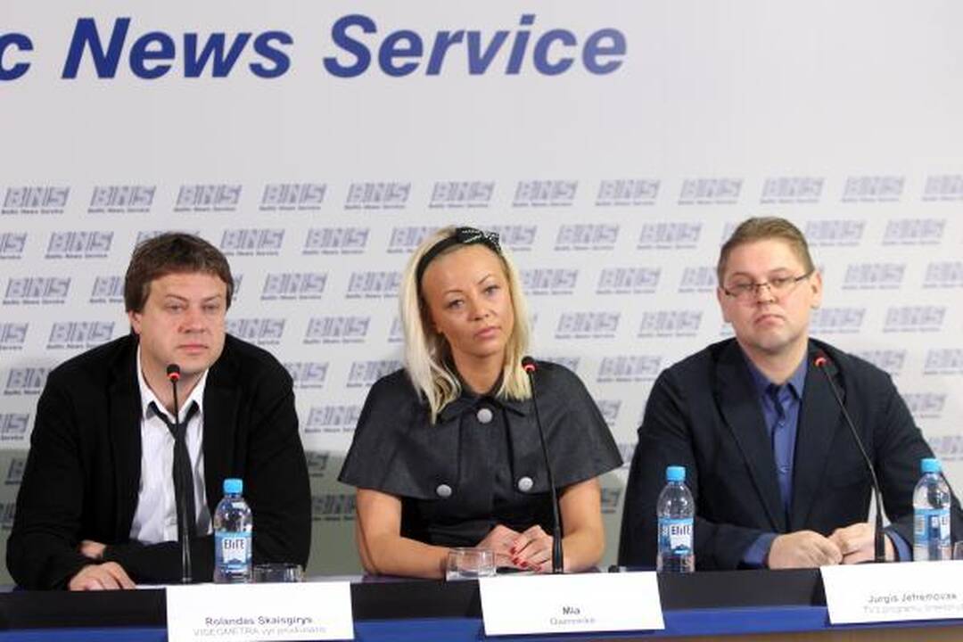 Seriale save vaidinsianti dainininkė Mia žada atskleisti, kas nori ją nužudyti