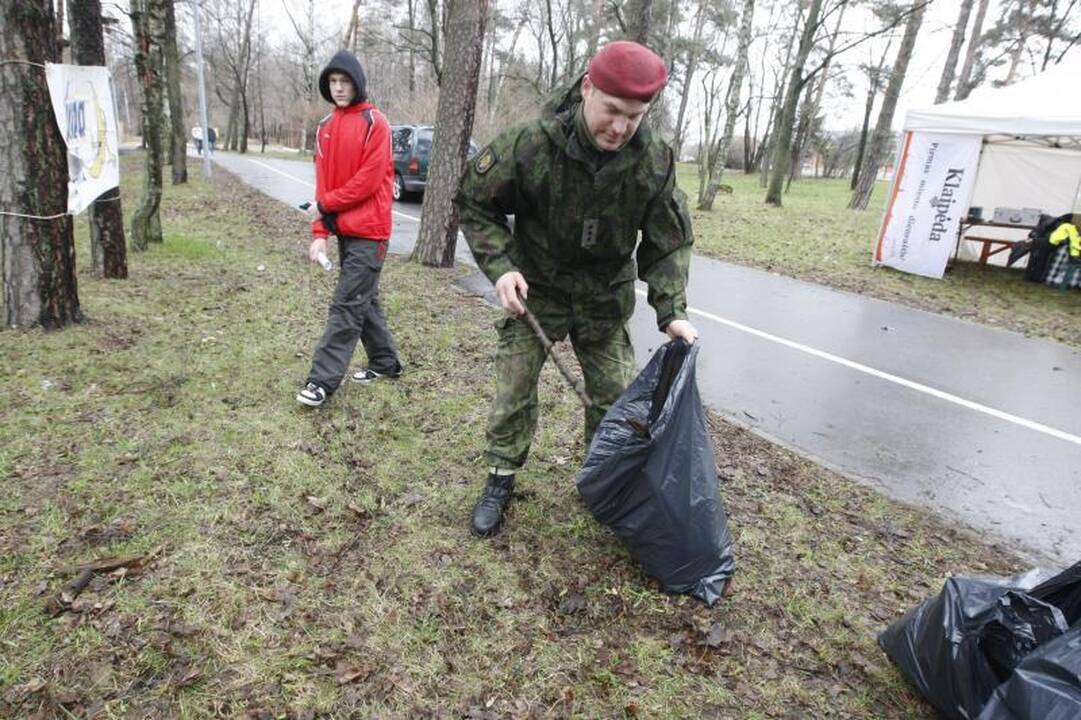 Klaipėdos Jūros parką švarino talkininkai