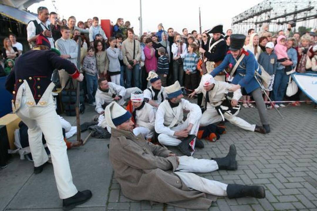 Laivų paradas: fiesta su trenksmais