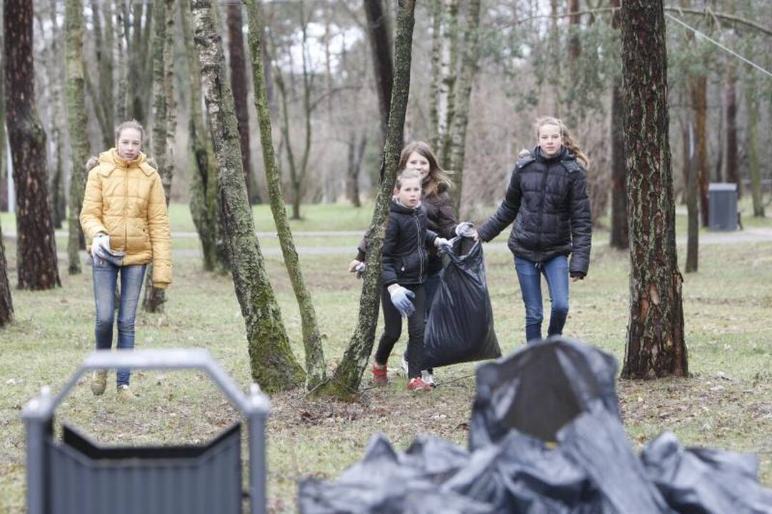 Klaipėdos Jūros parką švarino talkininkai