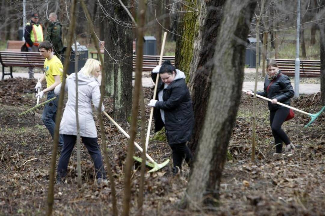 Klaipėdos Jūros parką švarino talkininkai