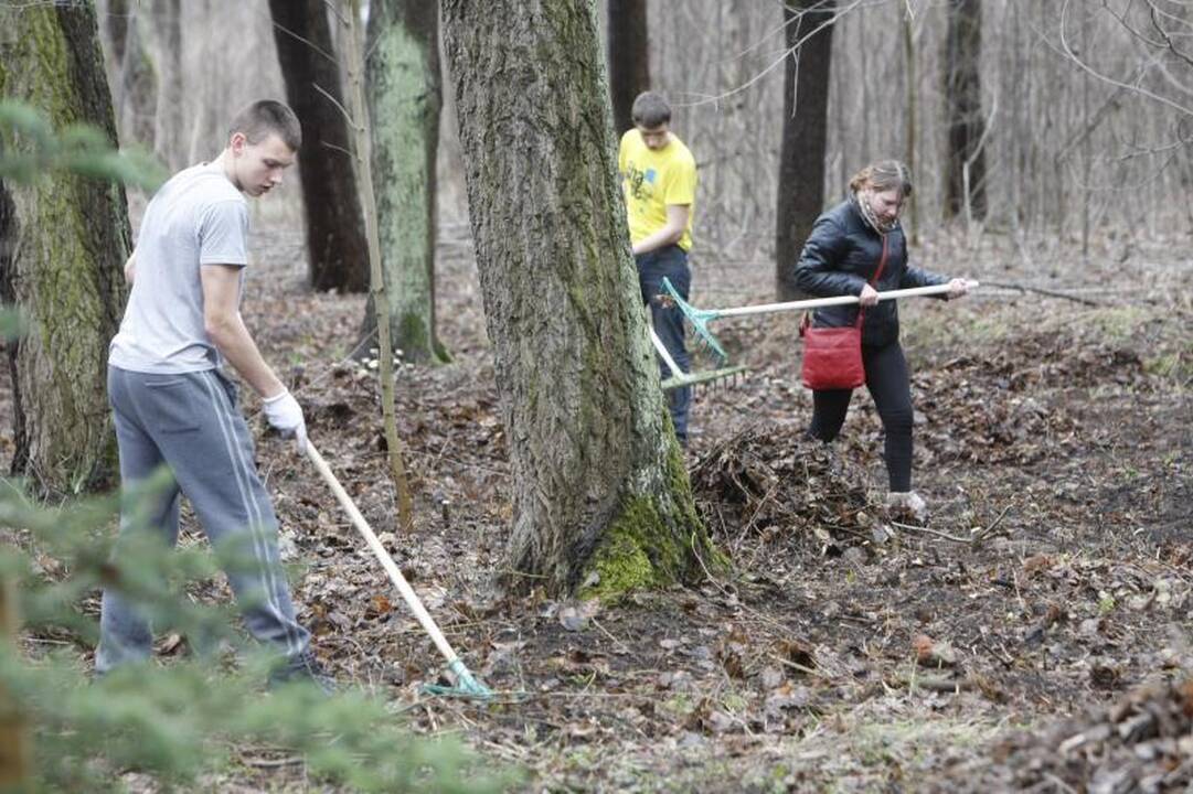 Klaipėdos Jūros parką švarino talkininkai