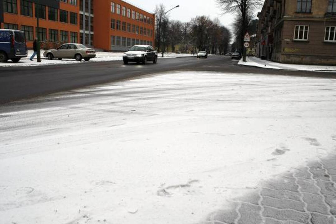 Klaipėdos kelininkai: pirmasis sniegas dzin