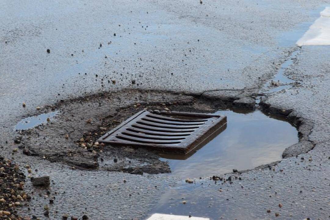 Kuriose Klaipėdos gatvėse tyko pavojingiausios duobės? (pranešk!)