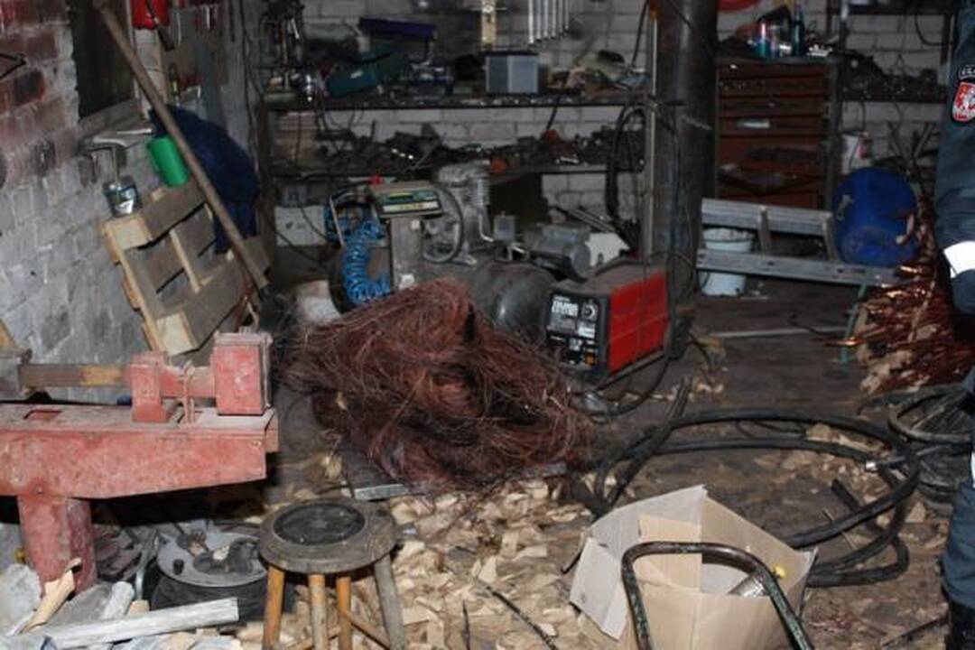 Nelegalioje supirktuvėje rasta 2 tonos metalo
