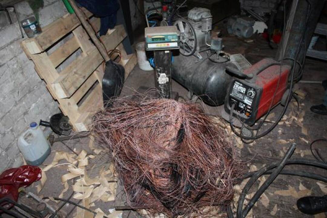 Nelegalioje supirktuvėje rasta 2 tonos metalo