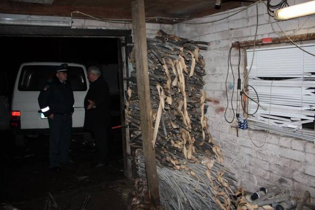 Nelegalioje supirktuvėje rasta 2 tonos metalo