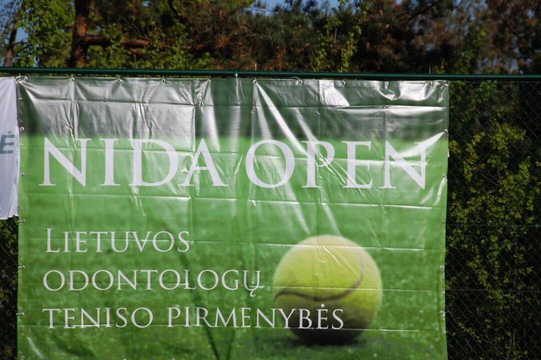 Neringoje vyksta šalies odontologų teniso kovos