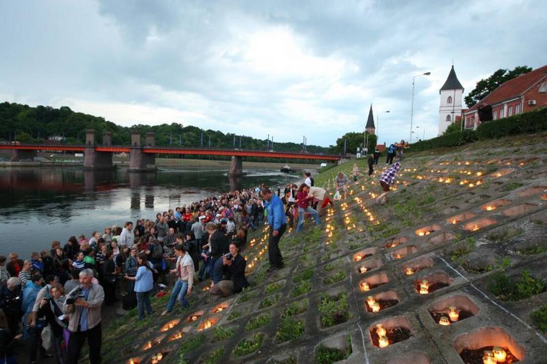 Nemuno krantinėje sužibo „Tiesos“ žvakutės