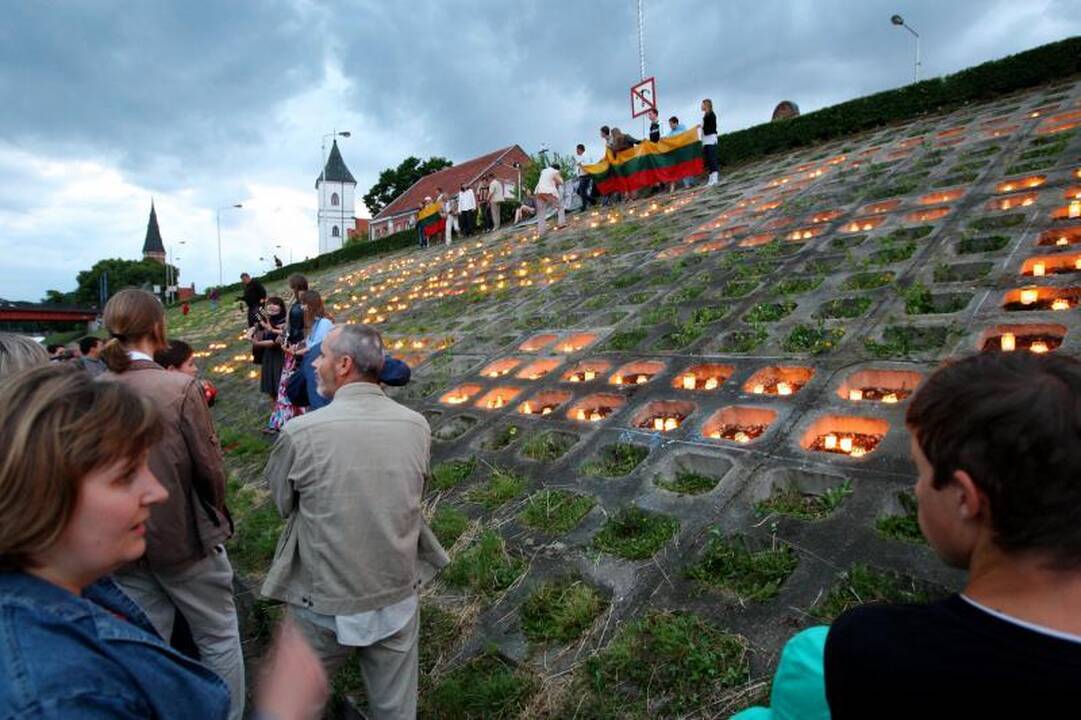 Nemuno krantinėje sužibo „Tiesos“ žvakutės