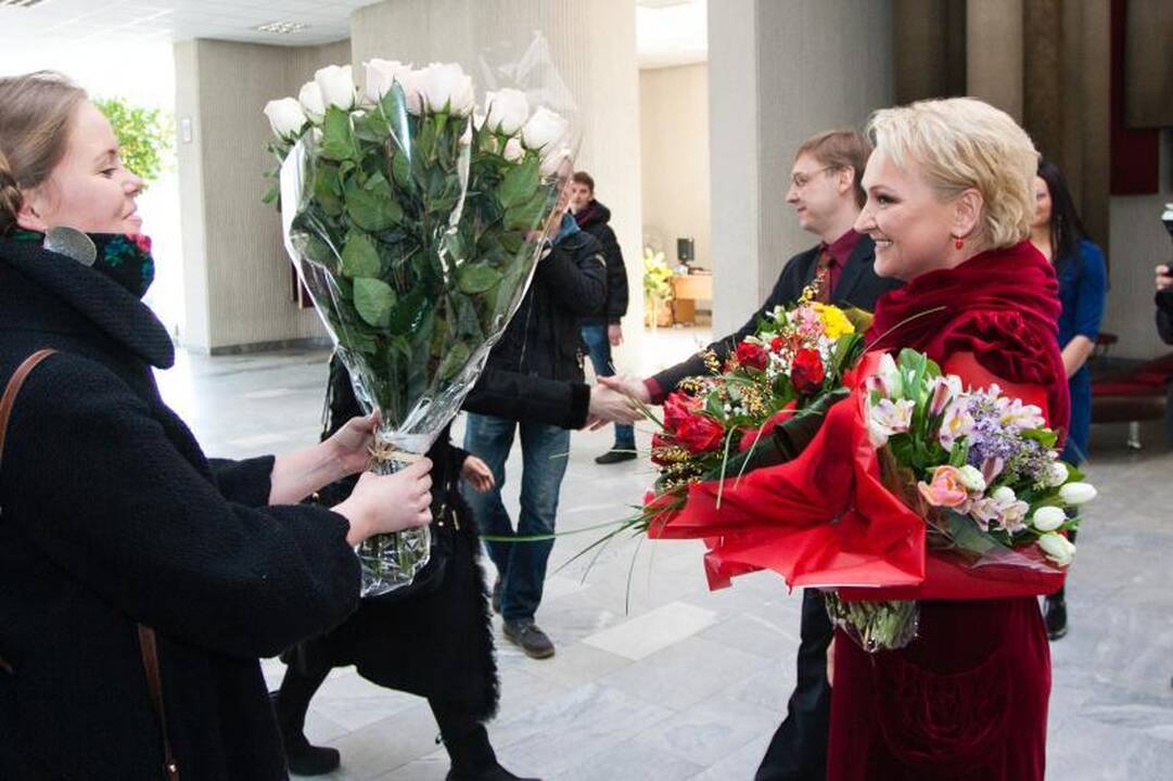 Žiedus sumainė aktoriai I.Norkutė ir A.Žvinys