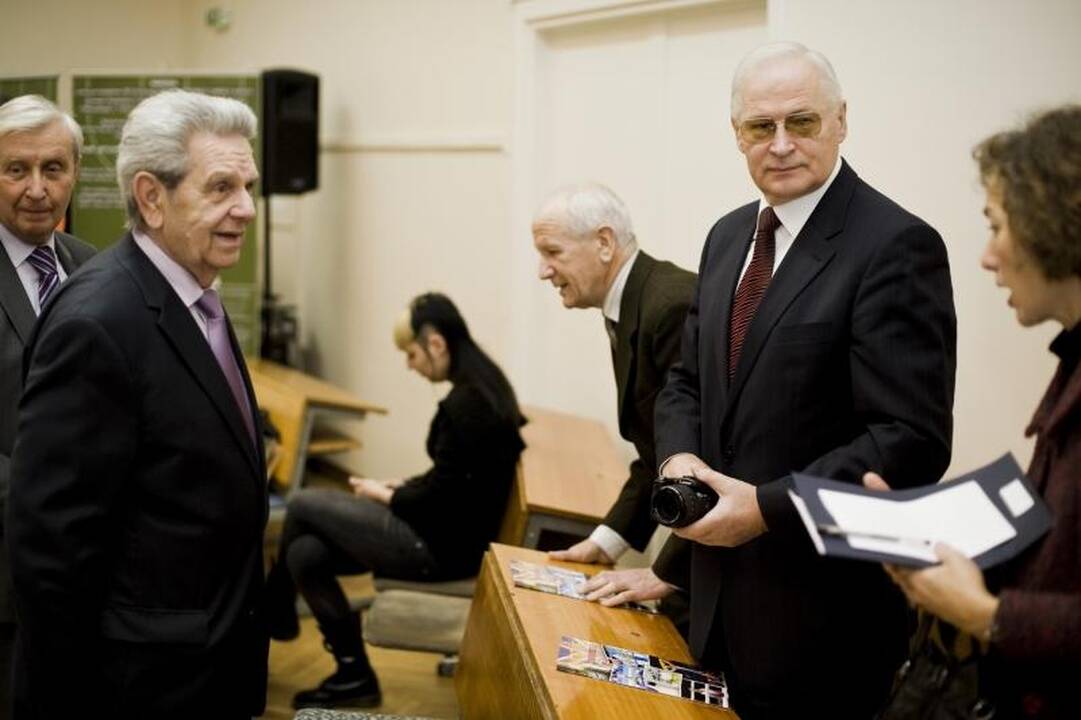 Istorinį krepšininkų triumfą minėjo ir V.Adamkus, ir LTOK prezidentė