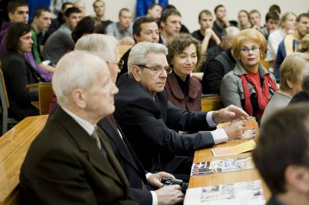 Istorinį krepšininkų triumfą minėjo ir V.Adamkus, ir LTOK prezidentė
