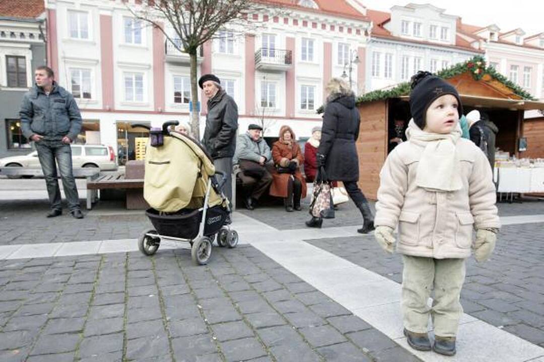Kalėdų miestelis Rotušėje atidarytas įspūdingu akrobatiniu šou