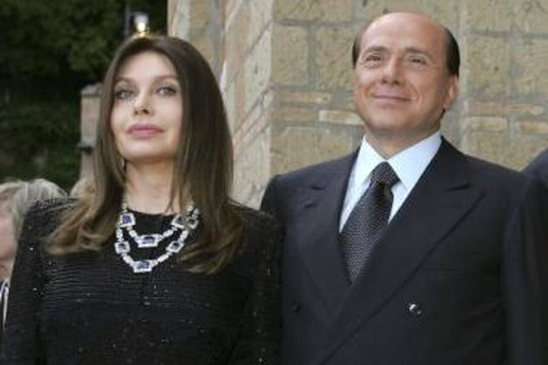 Pora: verslo magnatas ir politikas S.Berlusconi kartu su V.Lario gyvena 29 metus.