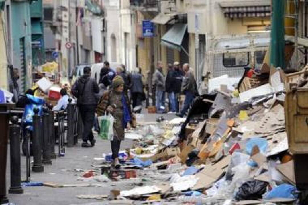 Padariniai: šiukšlininkų streikas skandina Marselį atliekose.
