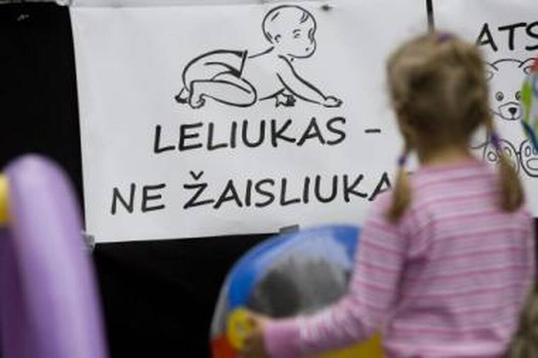 Nuomonė: iki šiol mamos ne kartą protestavo prieš valdžios planus karpyti motinystės (tėvystės) pašalpas.