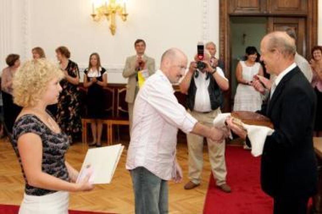 Staigmena: sulaukę kvietimo atvykti į Kauno rotušę, O. ir R.Grincevičiai pamanė, kad draugai jiems iškrėtė pokštą.