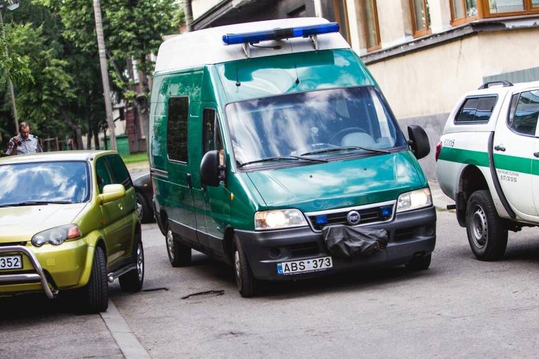 Atomazga: po automobiliu rastas mįslingas prietaisas sunaikintas