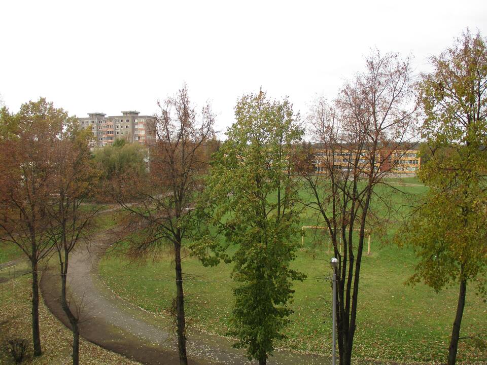 Tvarkomas apleistas stadiono bėgimo takas