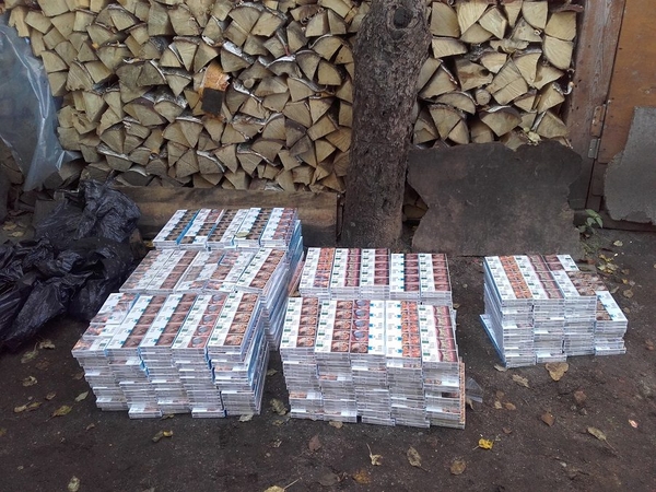 Kauniečiai kontrabandines cigaretes slėpė lauko tualete