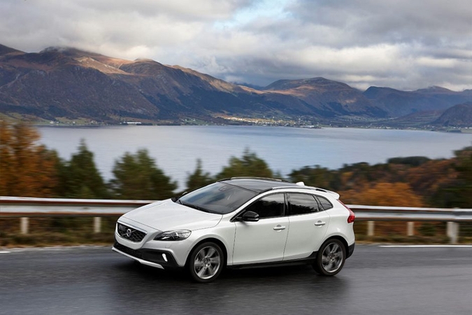 „Volvo V40“ – su galingiausiu ir ekologiškiausiu varikliu