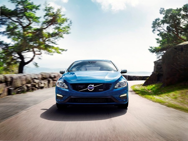 „Volvo V60 Plug-in Hybrid“ su „R-Design“ – efektyvumo ir dinamikos derinys