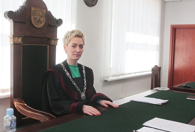 Žurnalistė R. Tapinienė išteisino batų maniaką