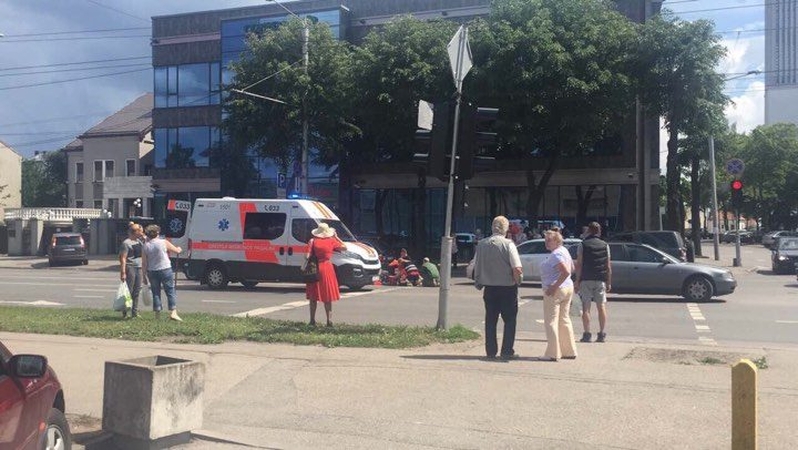 Savanorių prospekte BMW partrenkė moterį