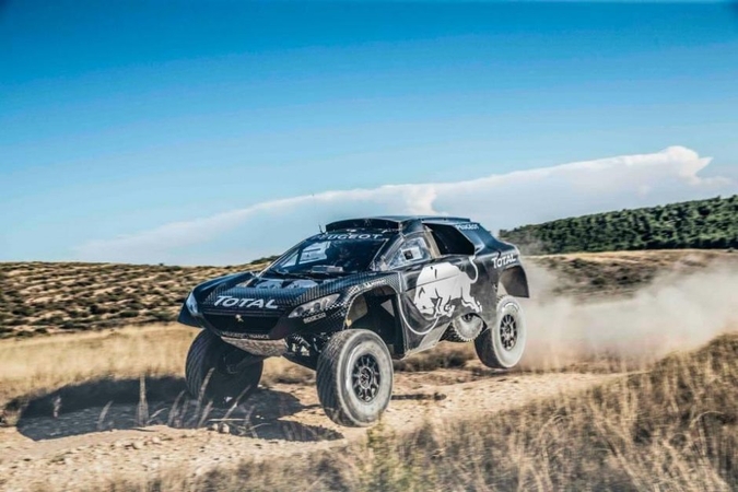 „Peugeot“ pristatė savo naują Dakaro ralyje dalyvausiantį „2008 DKR16“