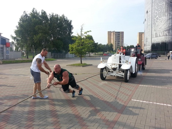 Stipriausi šalies galiūnai susigrums vilkikų tempimo čempionate Kaune