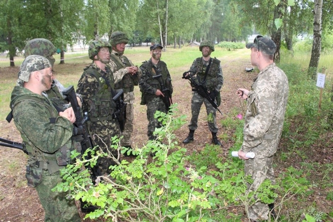 Ukrainos kariams Kaune įteikti instruktoriaus pažymėjimai