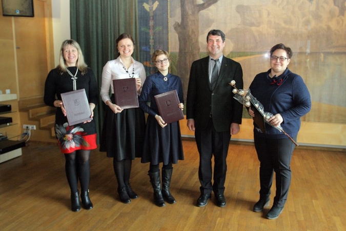 Kultūros ministerija apdovanojo Istorinės prezidentūros muziejaus komandą.