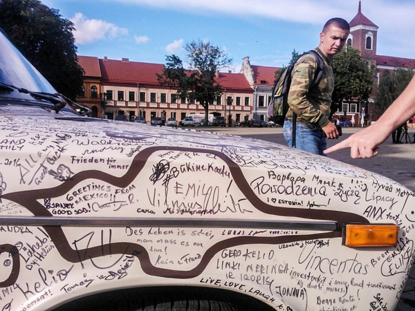 Parašais išmargintas žiguliukas kelionę baigė Kaune