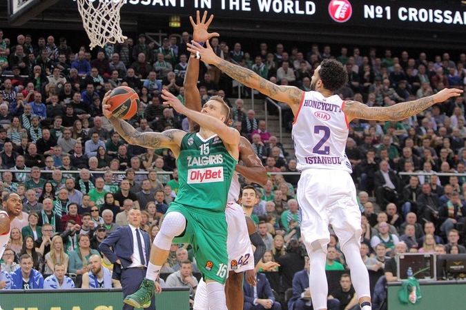  „Žalgiris“ nusileido „Anadolu Efes“ ekipai ir beveik palaidojo savo svajonę