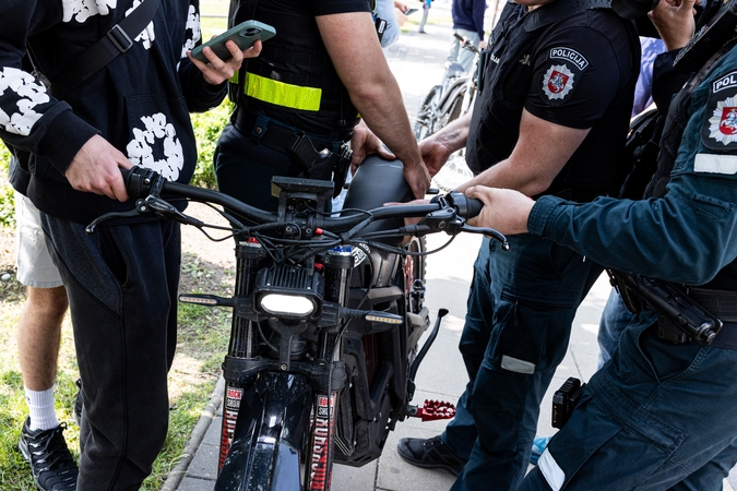 Reidas, skirtas nesaugaus važiavimo mikrojudumo priemonėmis prevencijai