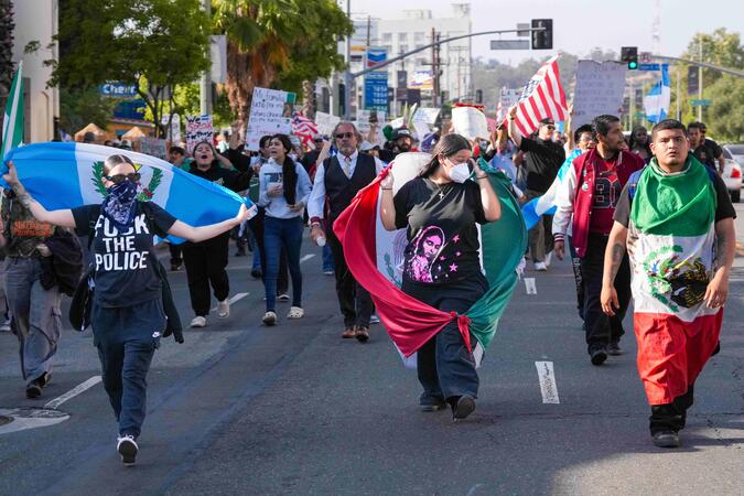 Trumpas įsakė toliau vykdyti deportacijas demokratų valdomuose miestuose