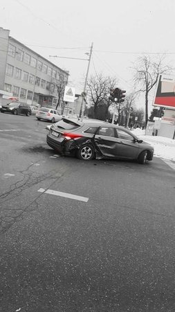 Kaune susidūrus dviems automobiliams skaudžių pasekmių išvengta