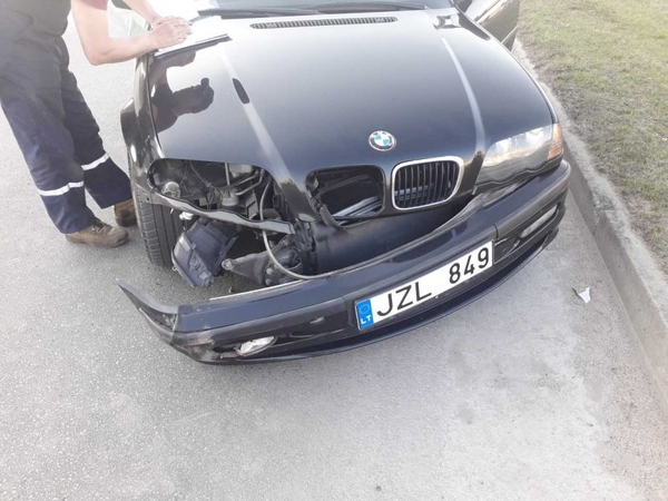 Šilainiuose BMW rėžėsi į „Alfa Romeo“, Tvirtovės alėjoje partrenktas dviratininkas