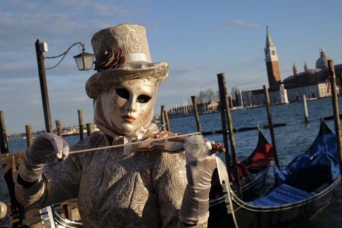 Venecijos karnavalą pradėjo „angelo skrydis“