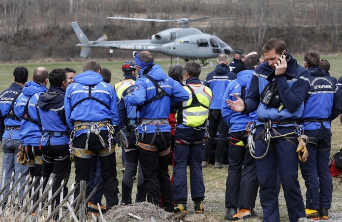 Prancūzijos Alpėse nutraukiamas sudužusio „Germanwings“ lėktuvo nuolaužų rinkimas