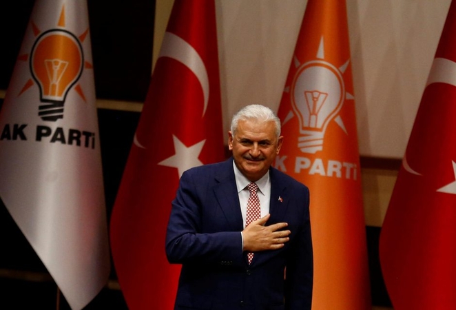 Būsimasis Turkijos premjeras su prezidentu žada dirbti „visiškoje santarvėje“