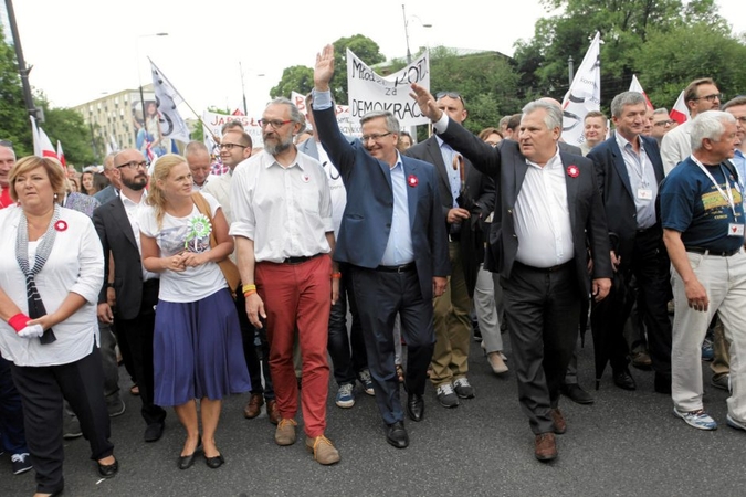 Protesto Lenkijoje priešakyje – du buvę šalies prezidentai